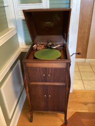 Victoria Victor Talking Machine