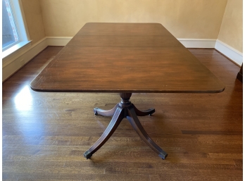 Beautiful Antique Baker English Mahogany Dining Table  Leafs & Pads