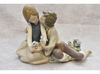 Lladro Figurine 'Galanteo Precoz'  No 5.072