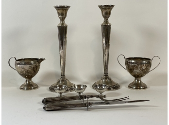 LOT OF WEIGHTED STERLING SILVER AND SILVER HANDLED CARVING SET. 10' AND SMALLER