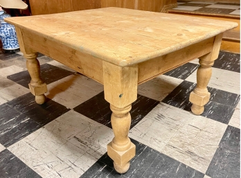 Vintage Rustic Farmhouse Style Pine Coffee Table