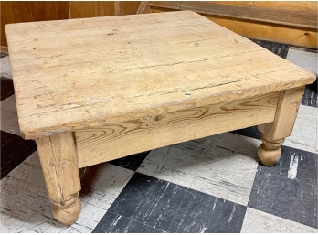 Vintage Rustic Farmhouse Style Pine Coffee Table