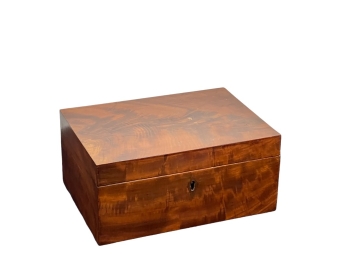 ANTQUE SATIN MAHOGANY VENEER BOX