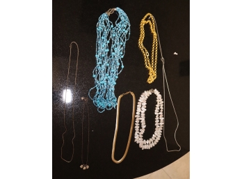 Assorted Costume Jewlery Beaded Necklaces   (Vic-1)