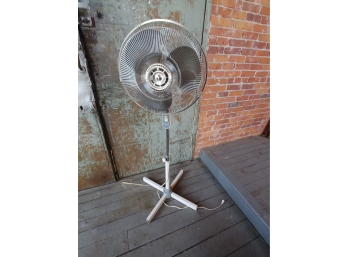 Windmere Adjustable 3 Speed Oscillating Standing Fan