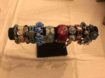 410 - Lot Costume Jewelry Bracelets