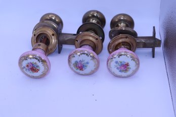 112 - 3 Porcelain Door Knobs