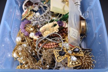 204-lot Of Costume Jewelry