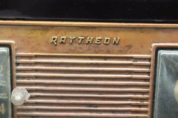 259. Raytheon Radio