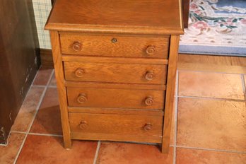 32-child Dresser Or Salesmen Sample