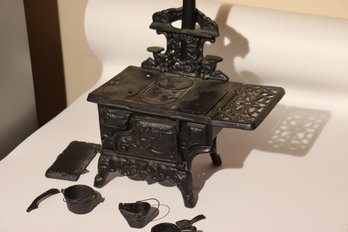 30 - Crescent Toy Stove