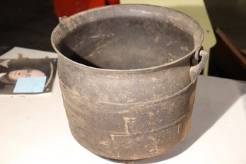 202 Antique Cast Iron Pot With Handle