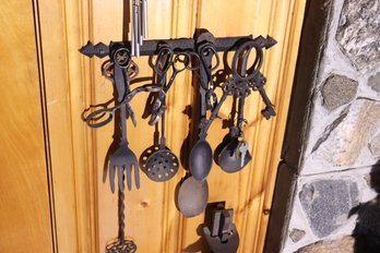 412 Cast Iron Rack And Untensils