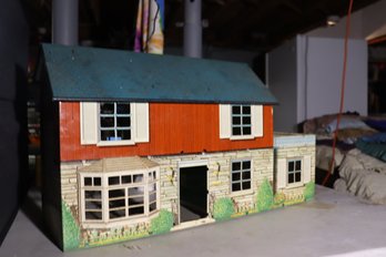 508 Vintage Metal Doll House