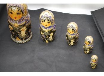 5 Nesting Dolls-12