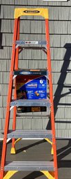 WERNER Twin Stepladder: 6 Ft Ladder Ht, 5 Steps, 300 Lb, 50 In Base Spread, 23 1/2 In Bottom Wd