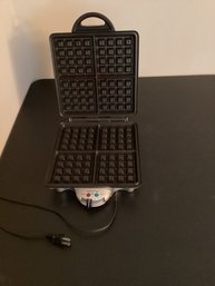 VillaWare Uno Belgian Waffler 4 SQ