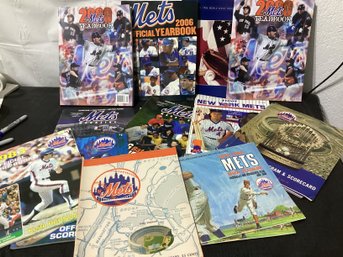 17 New York  Mets Year Books Some Duplicates