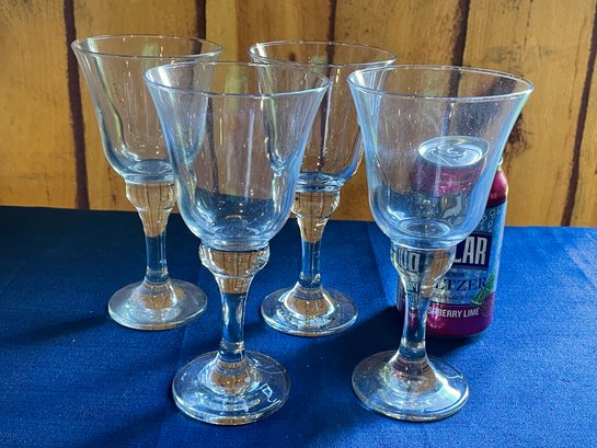 Set Of 4 Flared Wine Glasses