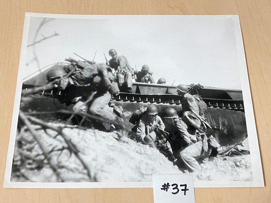 U.S. Marines On Guam With Amphibious Tractor - Original WWII Press Photo