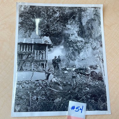 'NO ESCAPE' U.S. Marines With Flame Throwers WWII Original Press Photo