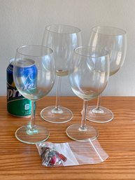 4 Wine Glasses & Wine Charms - Vintage Stemware