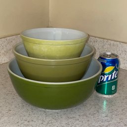 Set Of 3 'Verde' PYREX Nesting Bowls - Vintage Kitchen