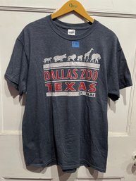 Dallas, Texas Zoo Souvenir T-Shirt, Size Large