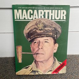 GENERAL DOUGLAS MACARTHUR Biography By S. L. MAYER (1981)