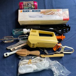 Kitchen Lot - Electric Knife, Hand Mixer & MORE!