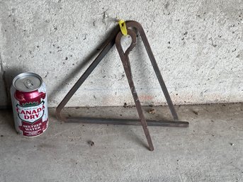 Cast Iron Dinner Bell - Farmhouse Triangle Chime