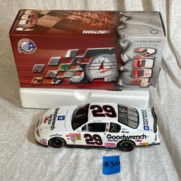 Kevin Harvick #29 GM Goodwrench 2001 Monte Carlo 1:24 NASCAR Diecast Model Car