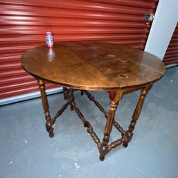 Antique Round Gate Leg/Drop Leaf Table - Great Space Saver