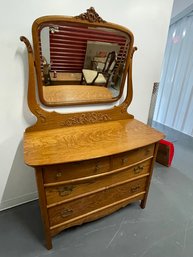 Beautiful Antique Oak 4-Drawer Dresser With Mirror