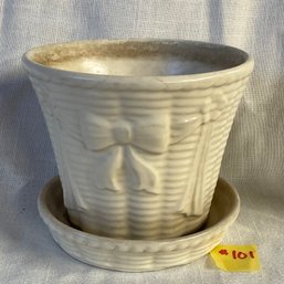 Shawnee Winter White Flower Pot VINTAGE Basketweave & Bow Design