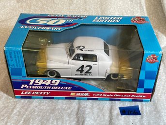 1949 Plymouth Deluxe LEE PETTY 1:24 Diecast NASCAR Car