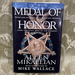 'Medal Of Honor' By Allen Mikaelian 2002 Military History Book