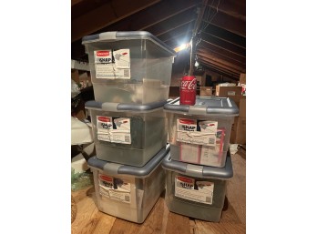 (5) Rubbermaid 'Snap Topper' Plastic Storage Boxes With Christmas Decor
