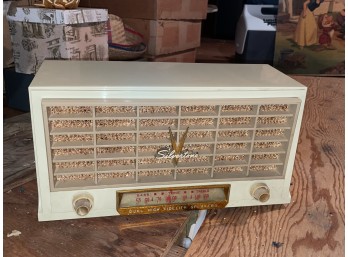 Silvertone Vintage Radio 132.40100 Sears