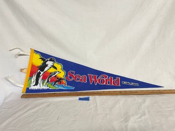 SEA WORLD Orlando, Florida Vintage 1985 Felt Souvenir Pennant