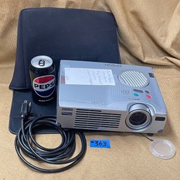 EPSON PowerLite 703c LCD PROJECTOR