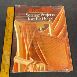 SINGER 'Sewing Projects For The Home' Craft Book NEW