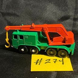 '8 Wheel Crane' Matchbox No. 30 Diecast Toy Car, Truck - Vintage