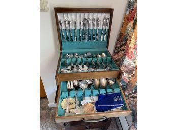 Flatware Chest With 100 Pieces, Stainless & Silverplate