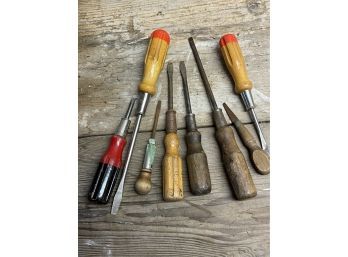 Lot Of 8 Vintage Wood Handle Screwdrivers