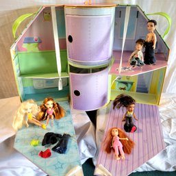 Bratz Dollhouse *Dolls Are Missing Pieces