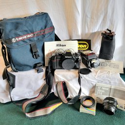 Nikon 2020 SB-22 Speedlight Tamrac Camera Bag *Camera Does Not Power On Speedlight Works And Lens Look Ok