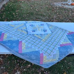 Beautiful Pastel And Floral Quilt 64' X 84'