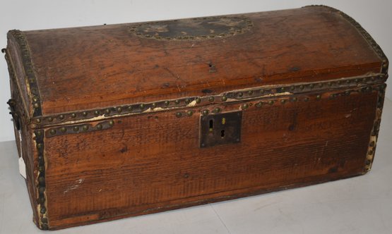 19TH CENT PINE DOME TOP BOX