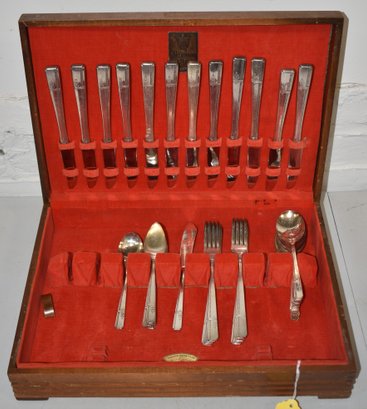 47 PC. HEIRLOOM SILVERPLATED FLATWARE SET W/ FITTED CASE